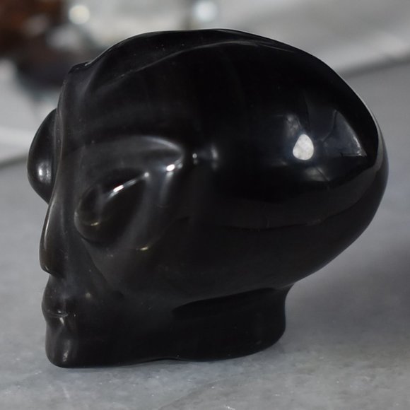 Silver Sheen Obsidian Alien Skull - Picture 3 of 3